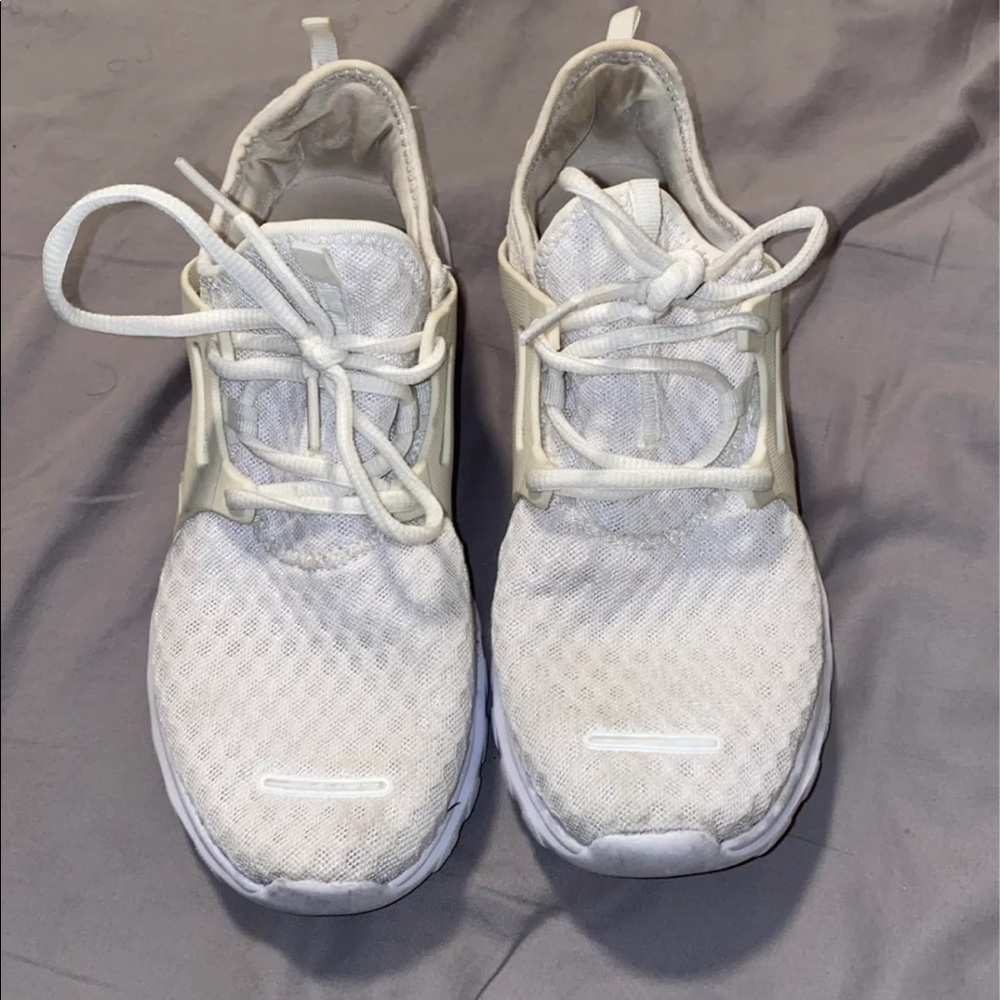 Womens White athletic shoes size 8 c9 champion